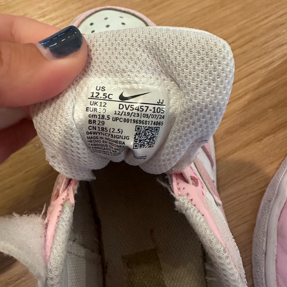 Toddler girls Nike sneakers - Picture 3 of 7